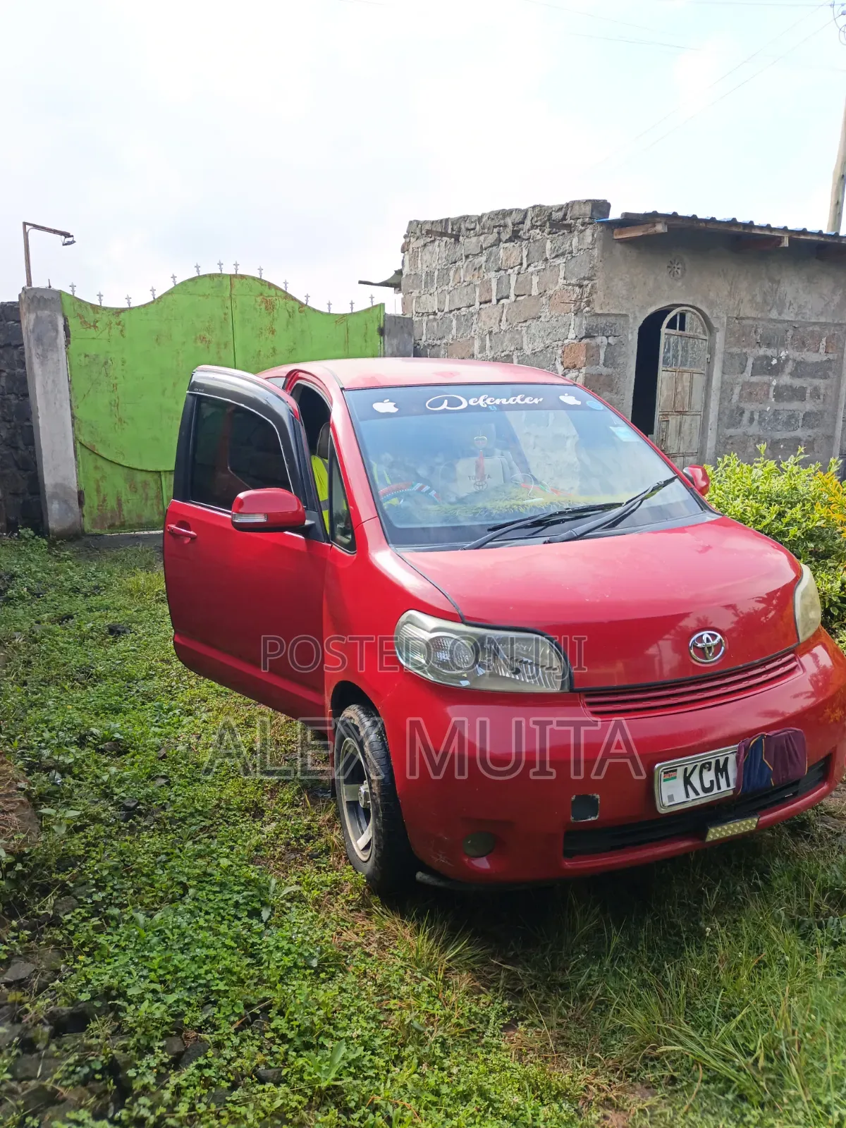 Toyota Porte 2012 Red