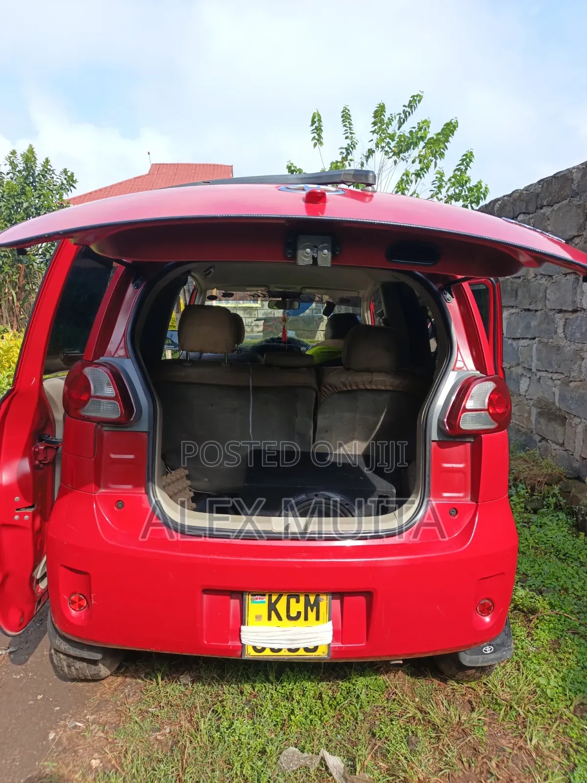 Toyota Porte 2012 Red