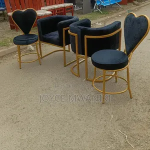 4 Manicure Seats, Black and Gold 