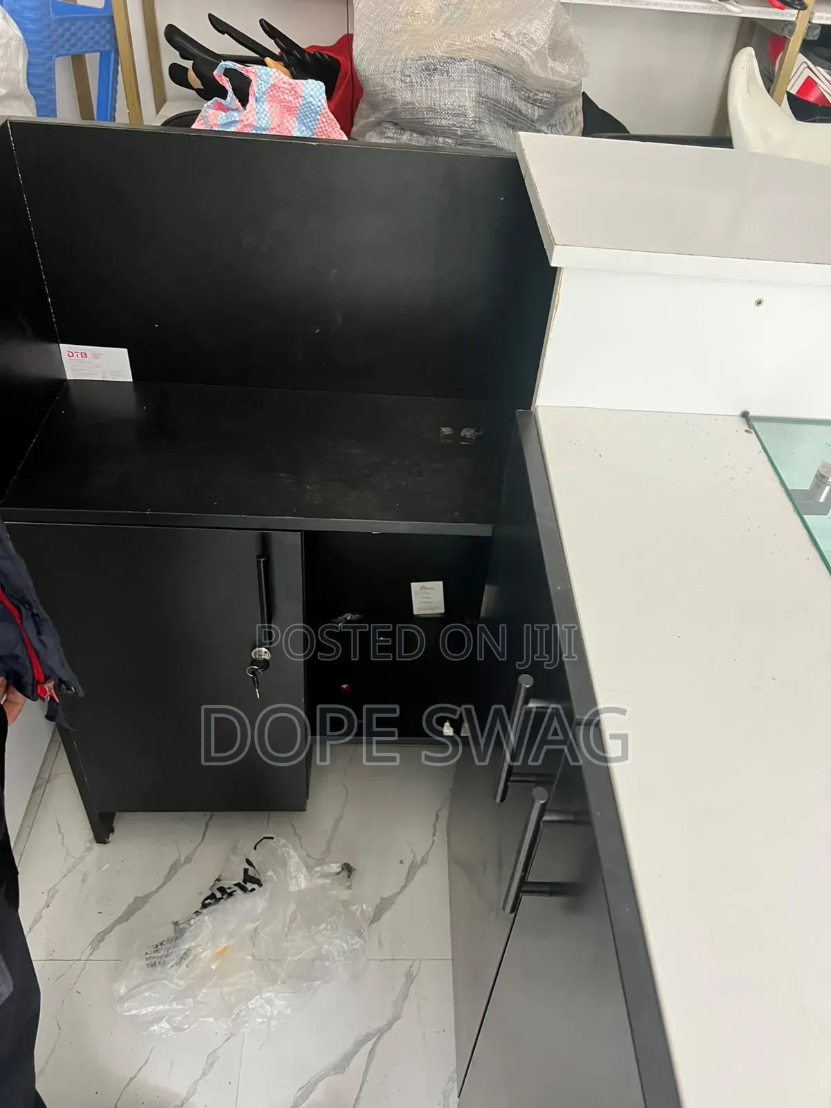 Sneaker Store Fittings