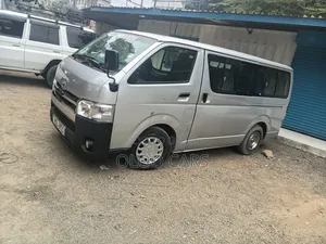 Toyota HiAce 2015 Silver