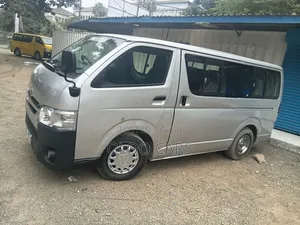 Toyota HiAce 2015 Silver