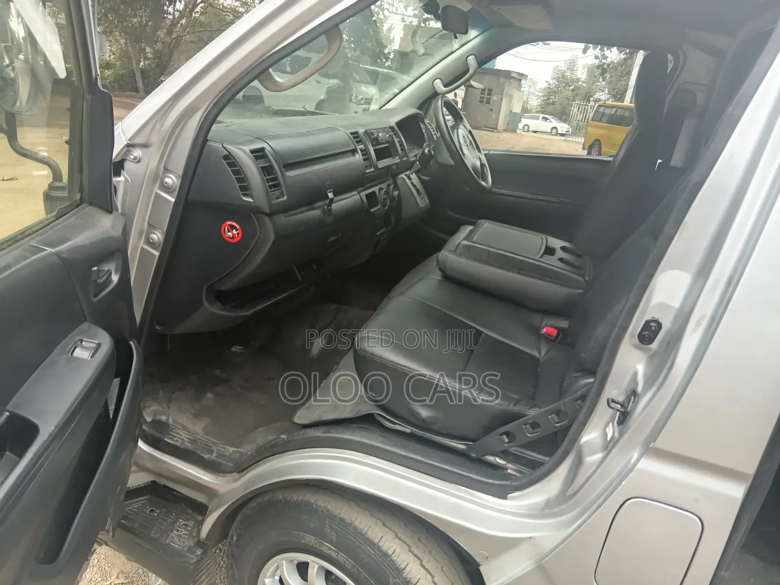 Toyota HiAce 2015 Silver