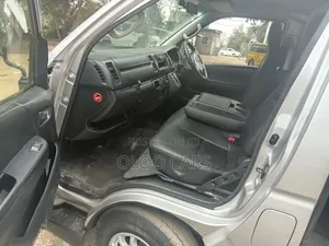 Toyota HiAce 2015 Silver