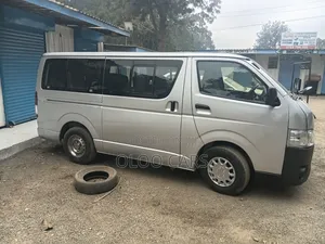 Toyota HiAce 2015 Silver