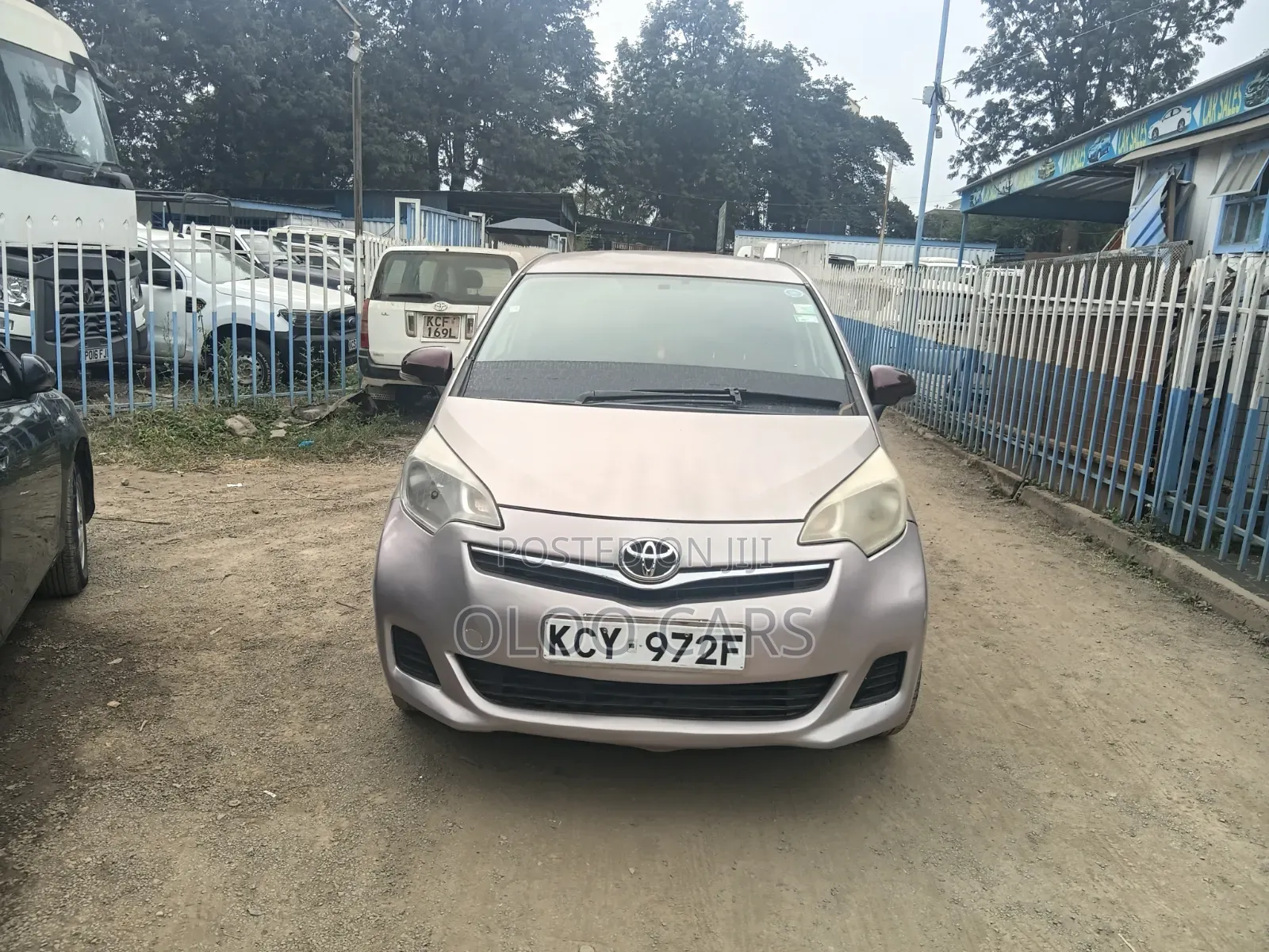 Toyota Ractis 2013 Burgundy