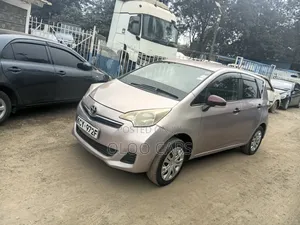 Toyota Ractis 2013 Burgundy