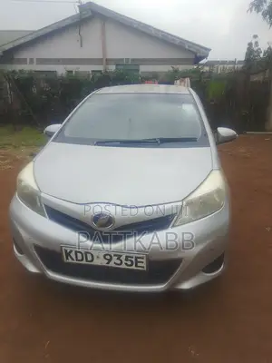 Toyota Vitz 1.0 FWD 5dr 2015 Silver
