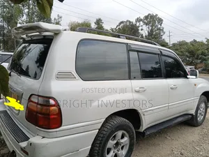 Toyota Land Cruiser 2006 White