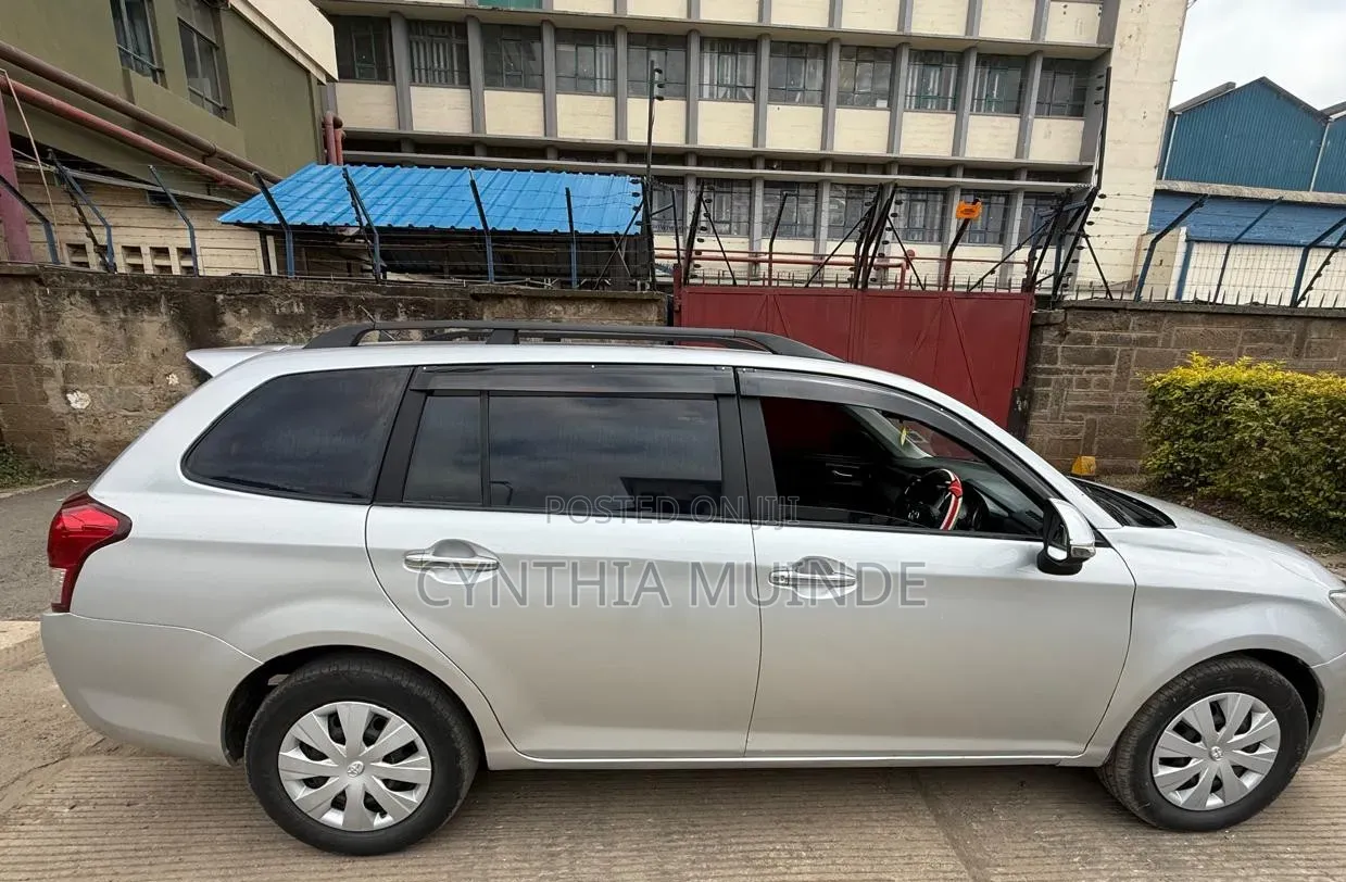 Toyota Corolla Fielder 2014 Silver
