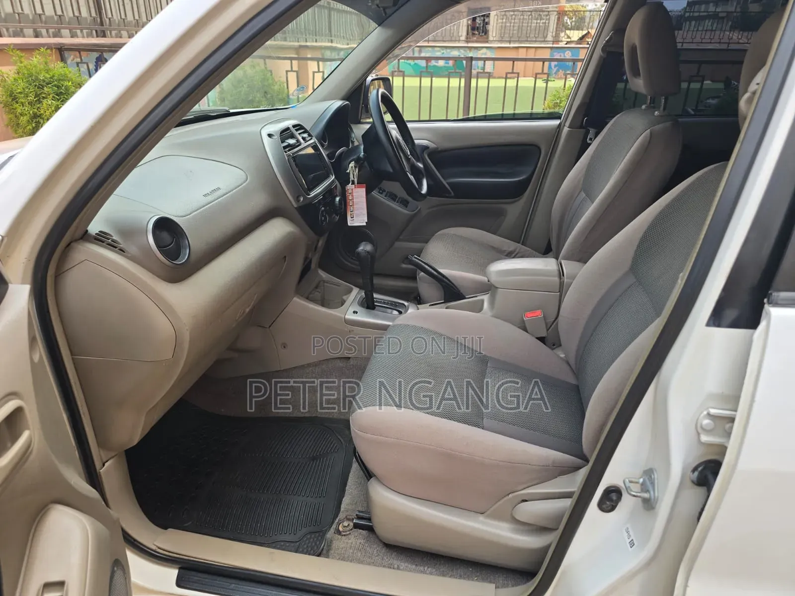 Toyota RAV4 2001 White