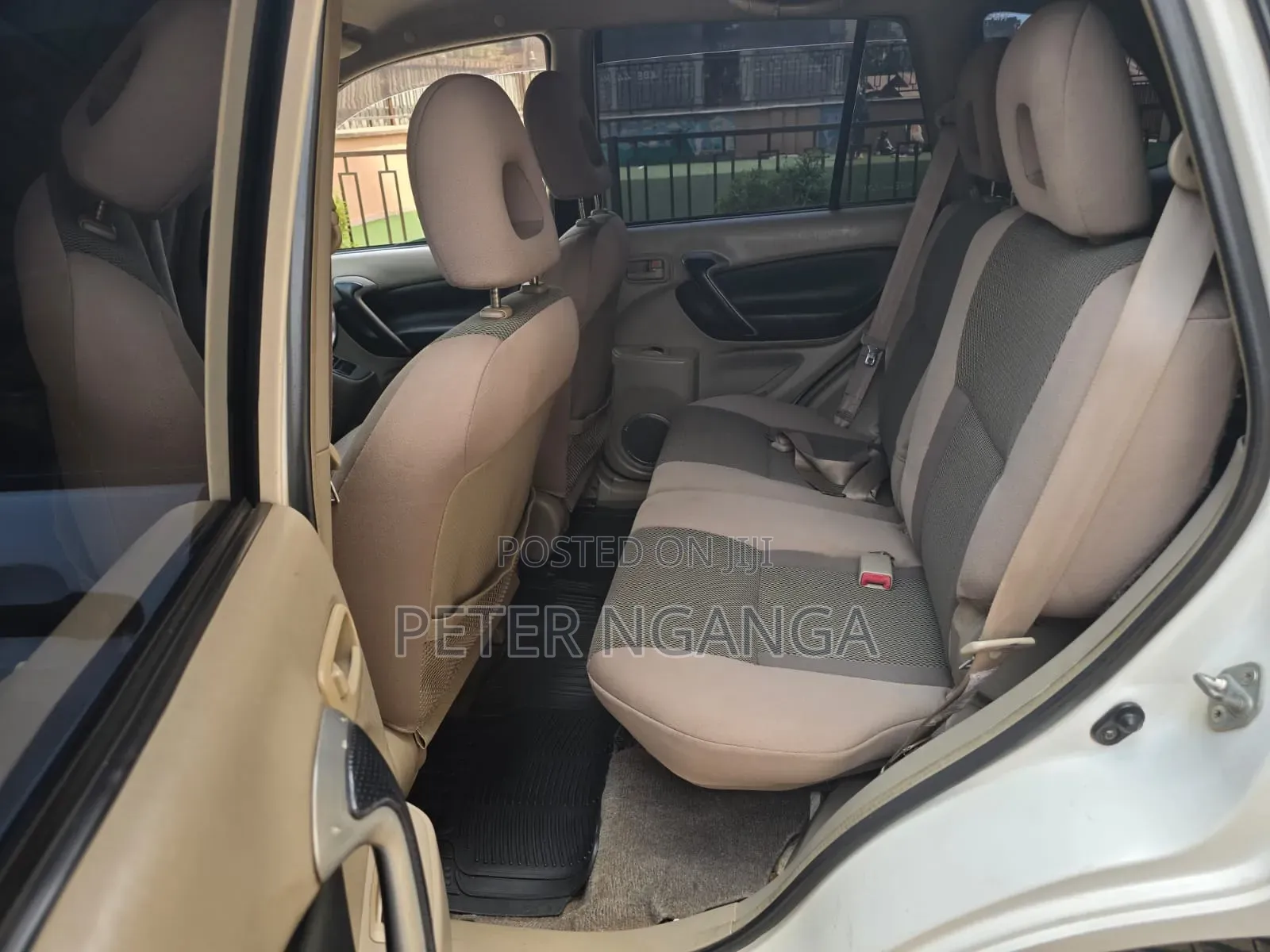 Toyota RAV4 2001 White