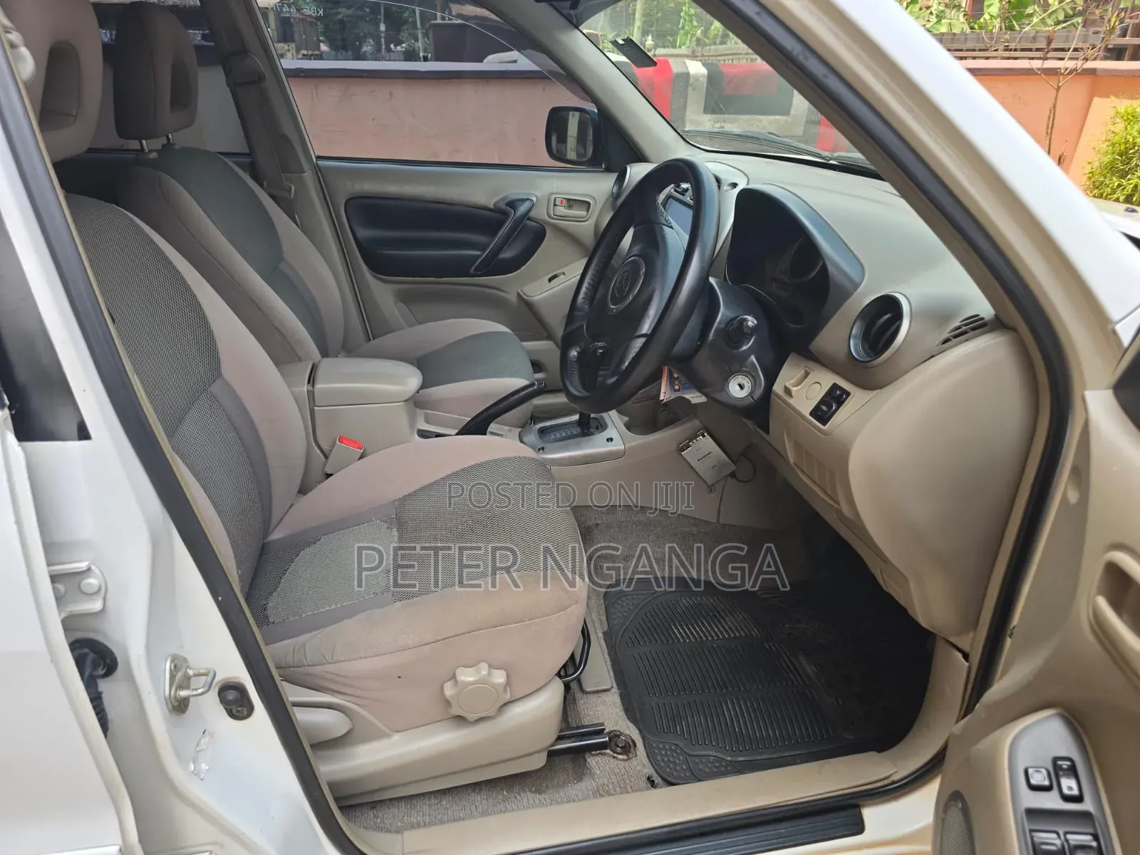 Toyota RAV4 2001 White
