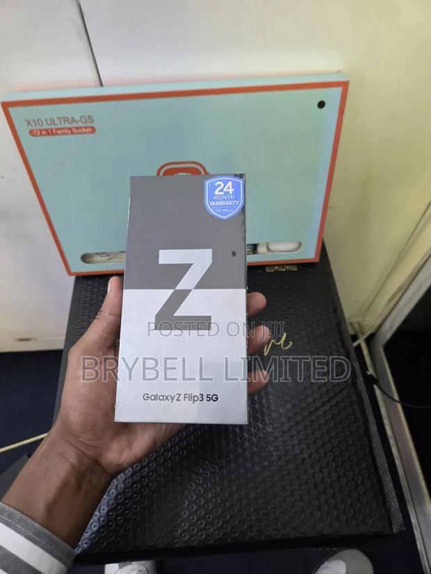 New Samsung Galaxy Z Flip3 5G 256 GB Black