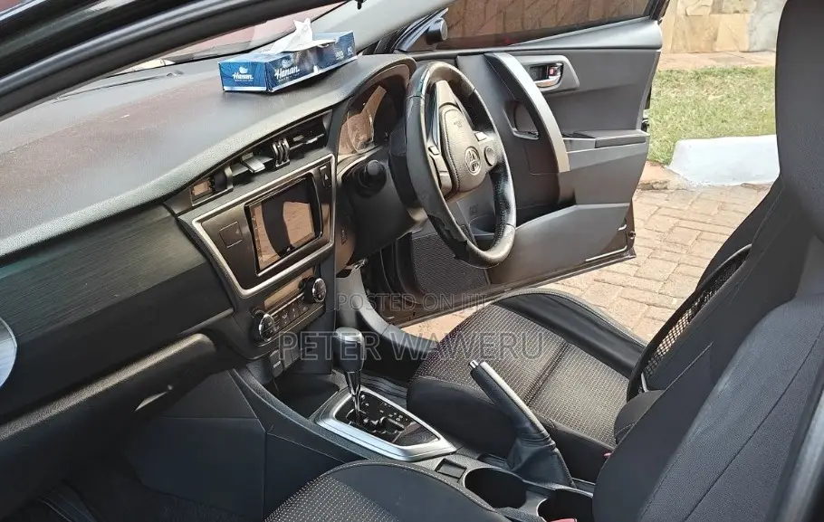 Toyota Auris 2013 Black