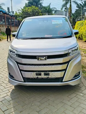 Toyota Noah 2019 Silver