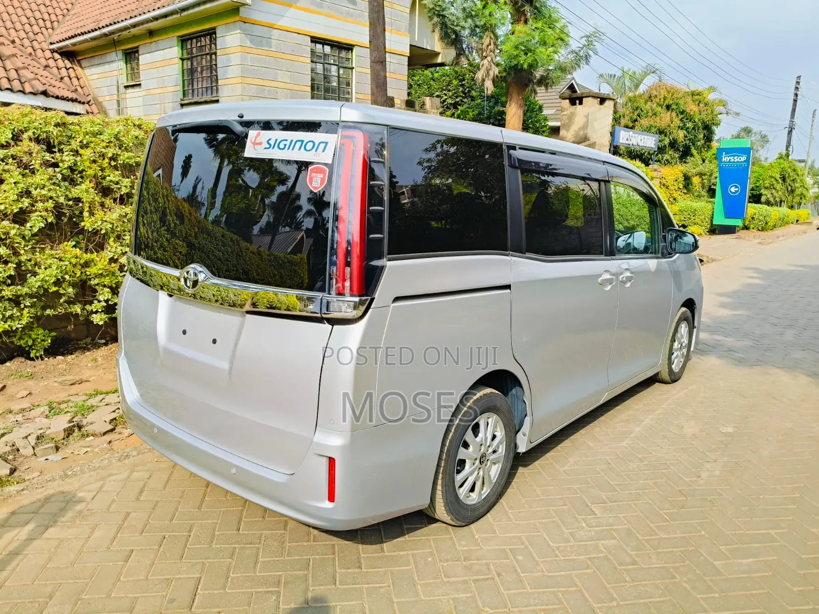 Toyota Noah 2019 Silver