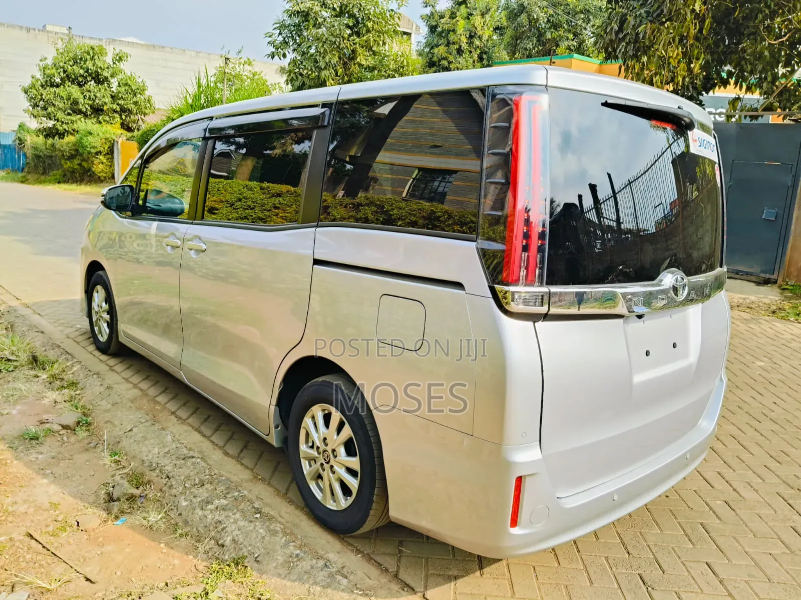 Toyota Noah 2019 Silver
