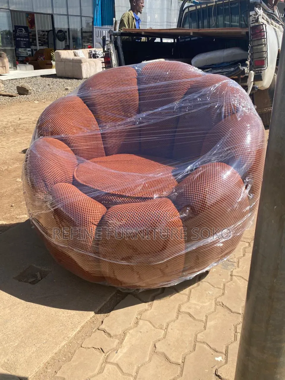 Queen Chair Seat Available With Fluffy and Warm Fabric
