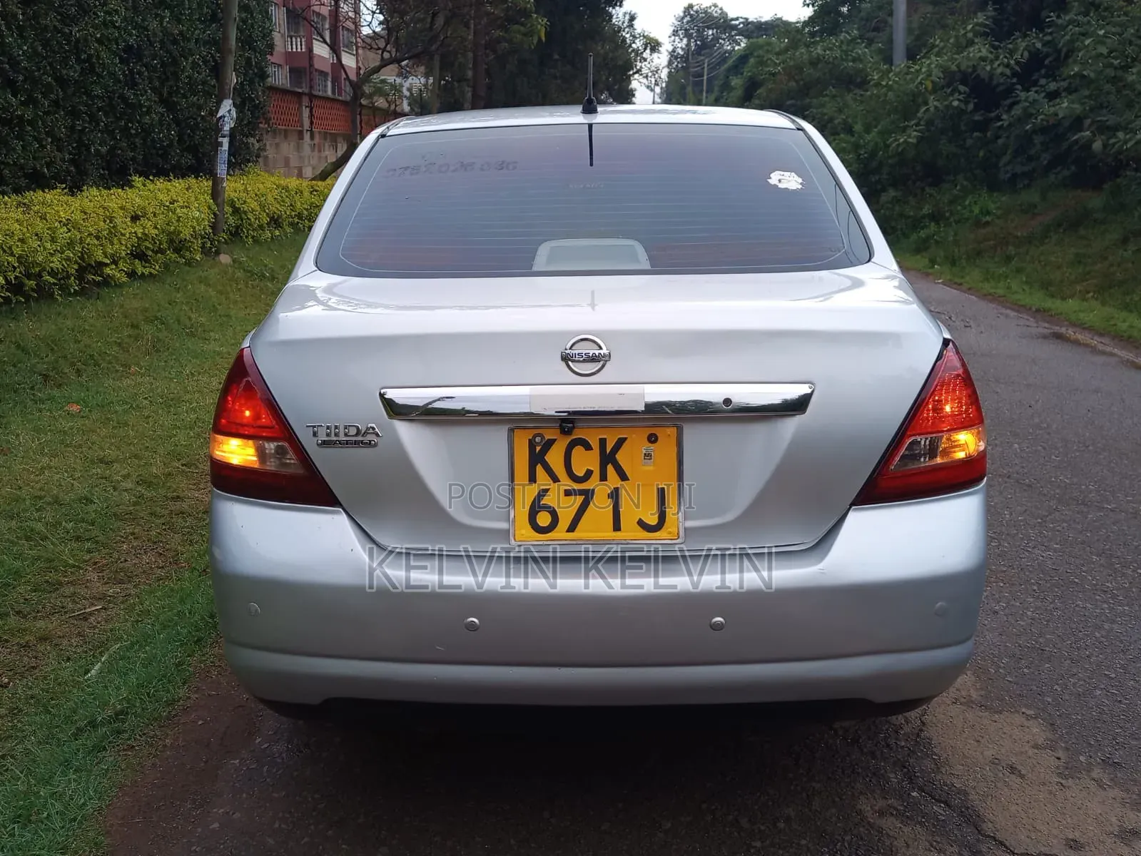 Nissan Tiida 2011 Silver