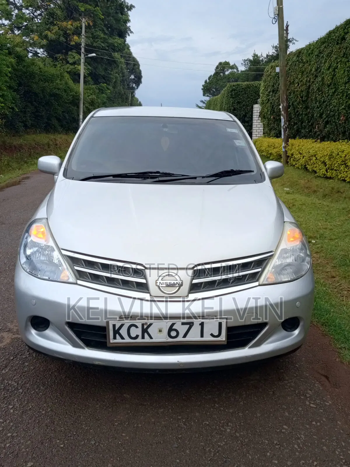 Nissan Tiida 2011 Silver