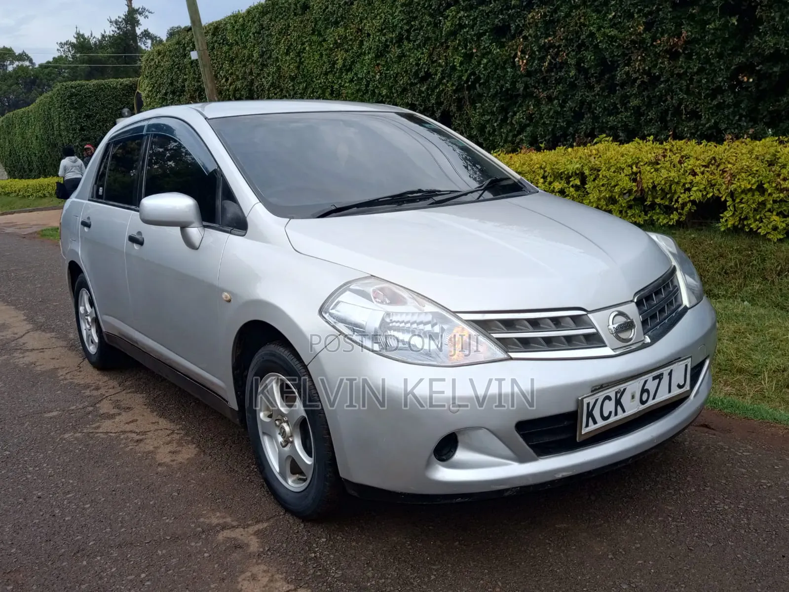 Nissan Tiida 2011 Silver
