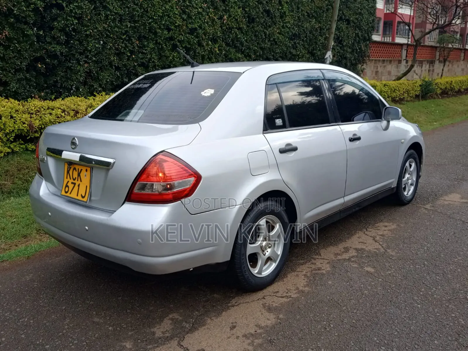 Nissan Tiida 2011 Silver
