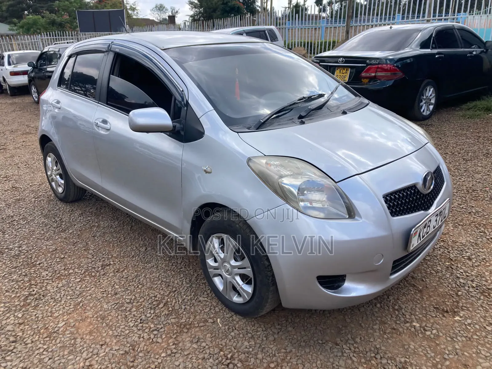 Toyota Vitz 2008 Silver