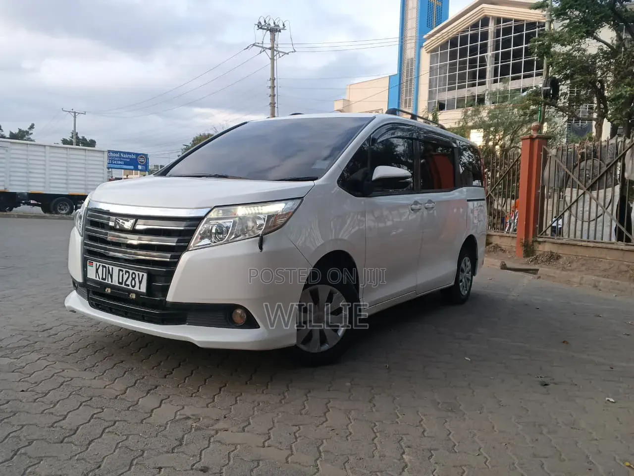 Toyota Noah 2017 White