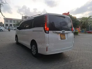 Toyota Noah 2017 White