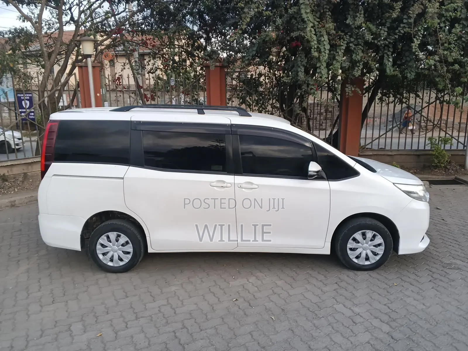 Toyota Noah 2017 White
