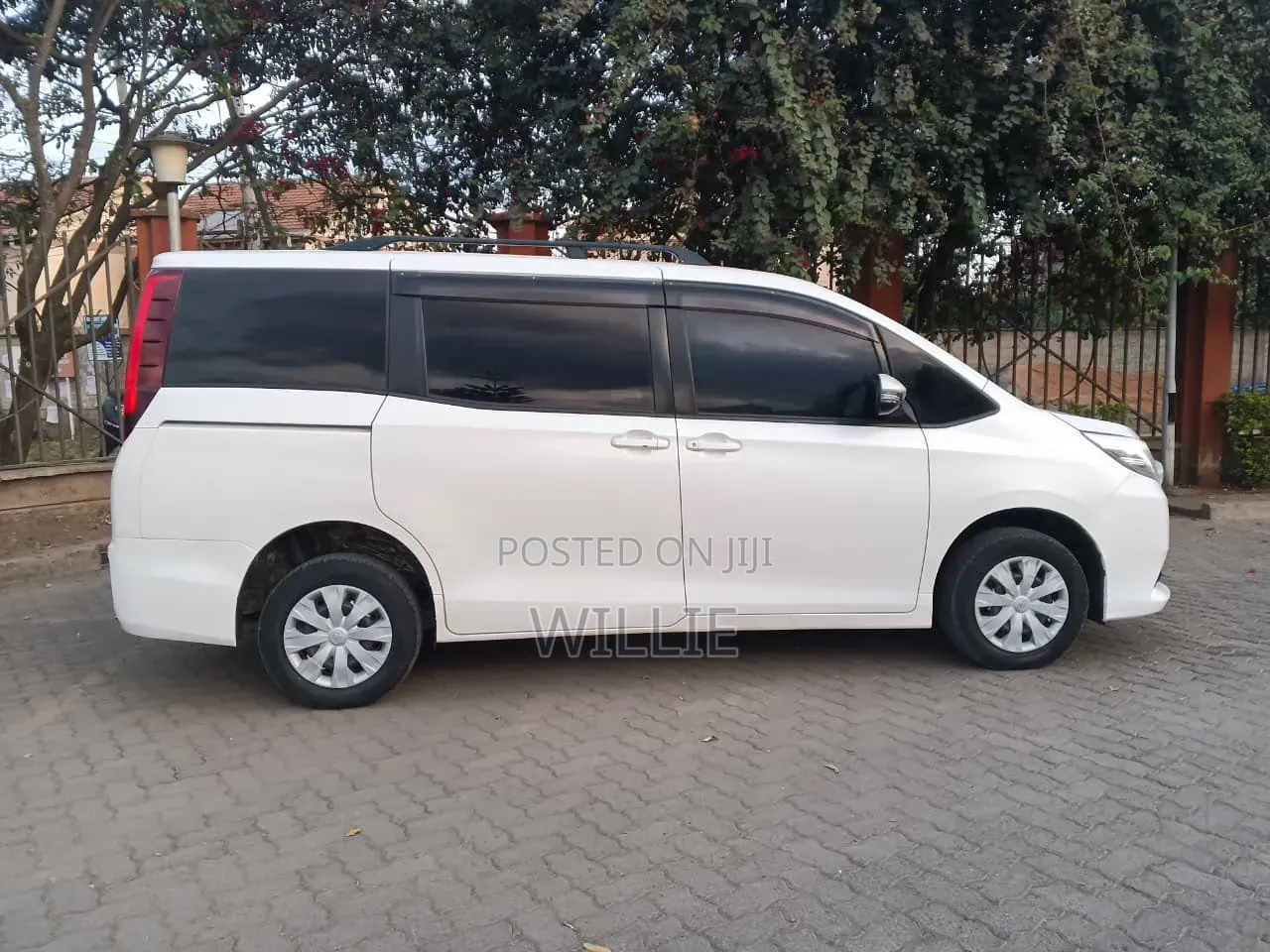 Toyota Noah 2017 White