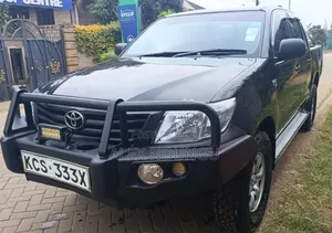 Toyota Hilux 2013 Black