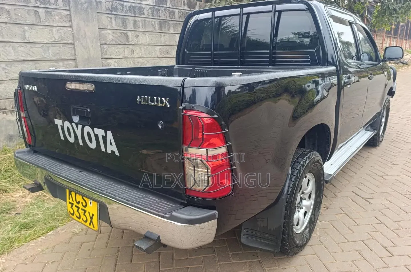 Toyota Hilux 2013 Black