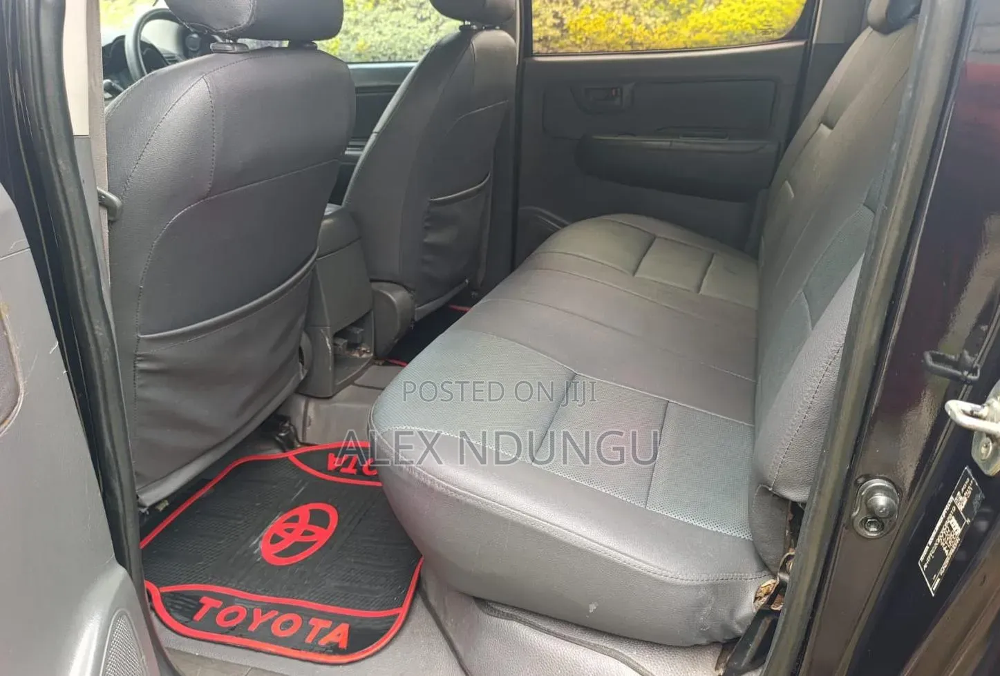 Toyota Hilux 2013 Black