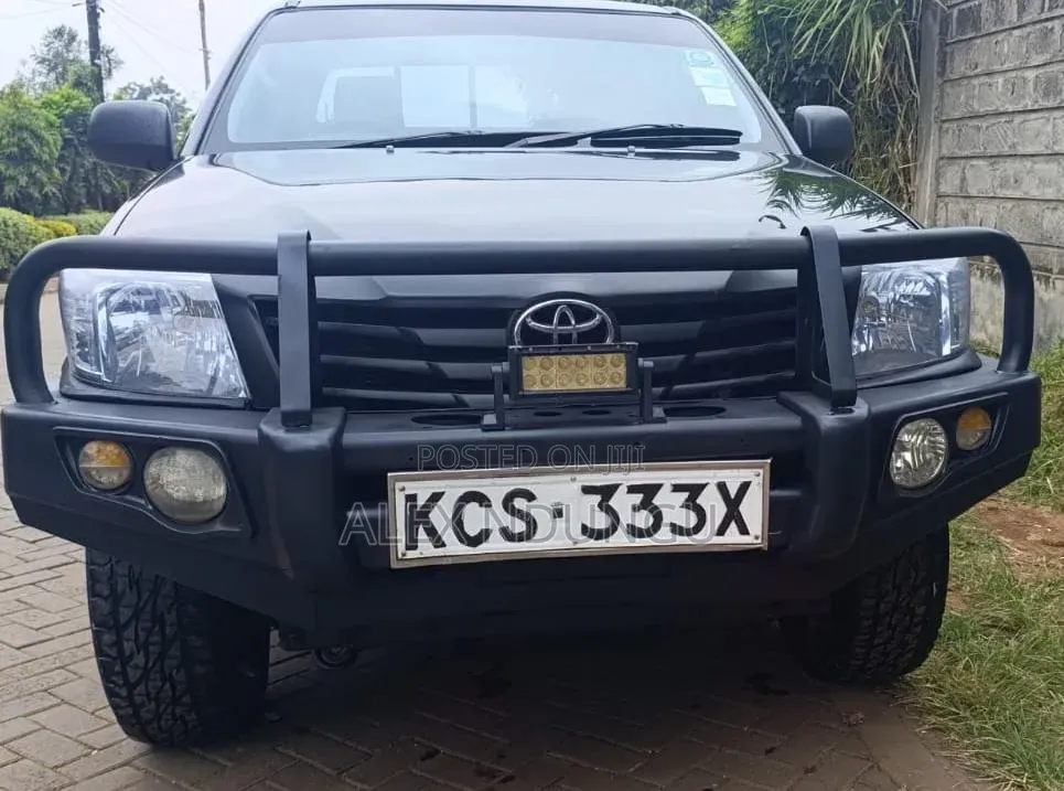 Toyota Hilux 2013 Black