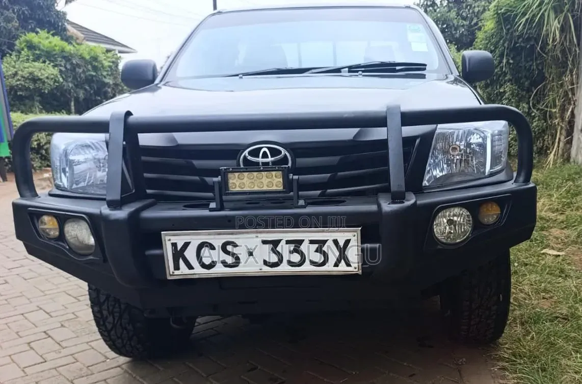 Toyota Hilux 2013 Black