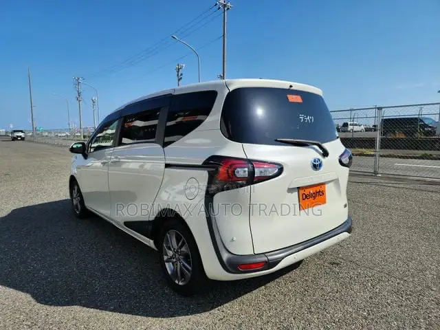 Toyota Sienta 2019 White