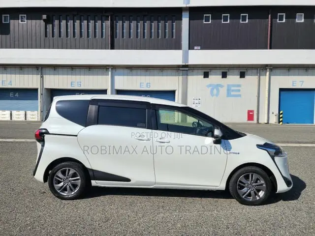 Toyota Sienta 2019 White