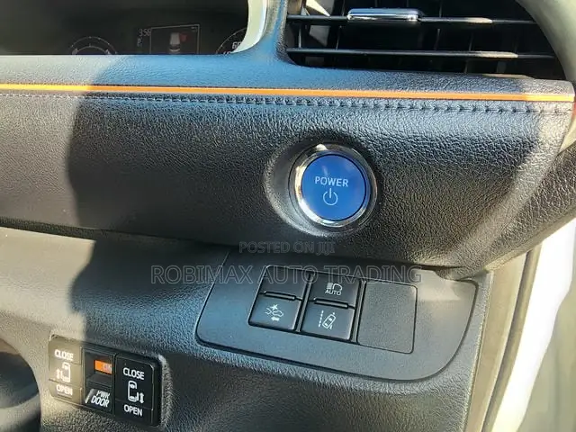 Toyota Sienta 2019 White