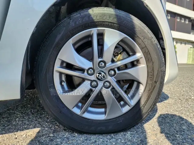 Toyota Sienta 2019 White