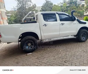 Toyota Hilux 2008 White