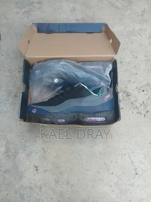 Nike Air Max 95 Sneakers – Black/Grey/Navy With Pink Accent