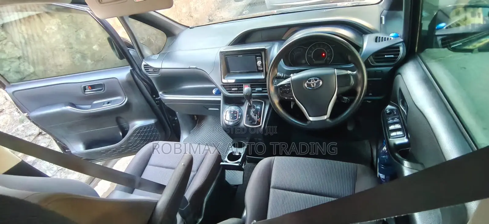 Toyota Noah 2018 Maroon