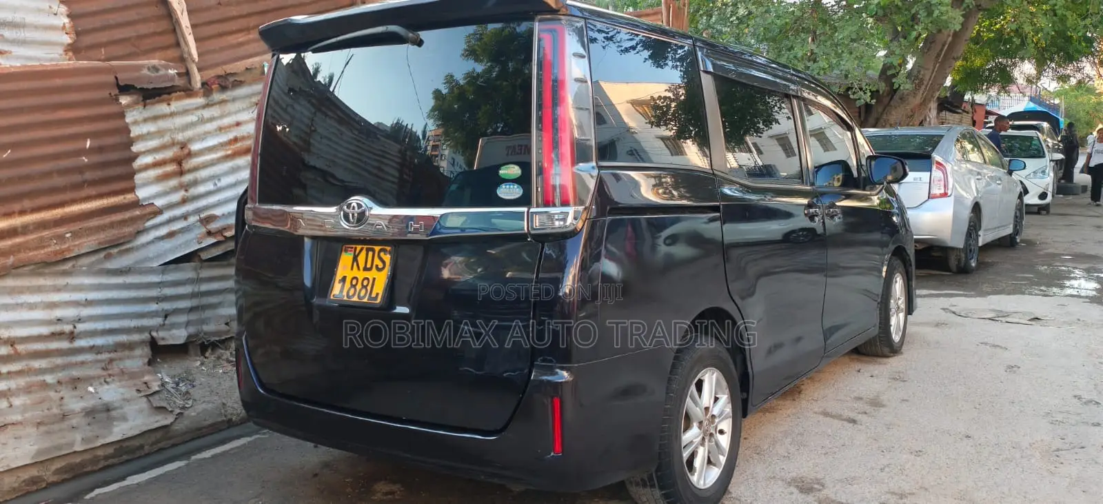 Toyota Noah 2018 Maroon