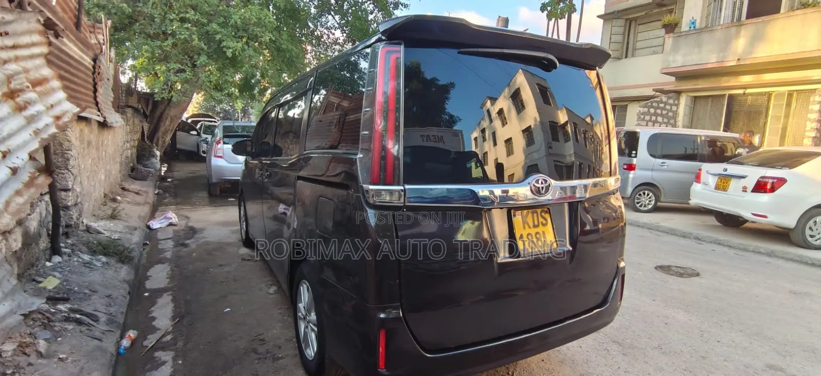 Toyota Noah 2018 Maroon