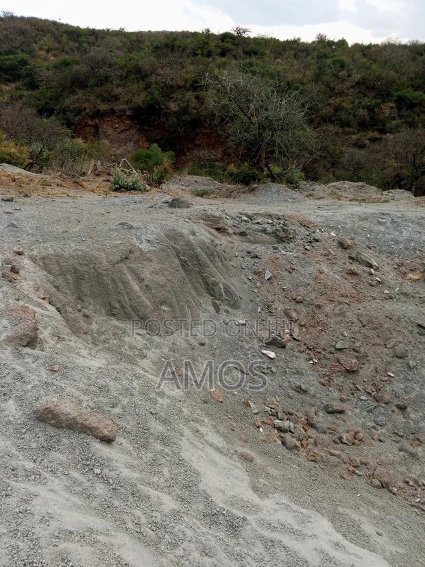 5acres Ndeiya Nguirubi Full of Sand Deposit Tested for 5yr Harvesting