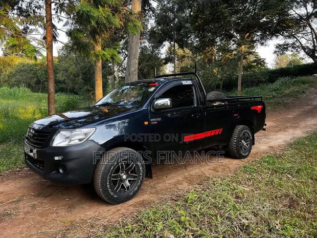 Toyota Hilux 2014 Black - main view