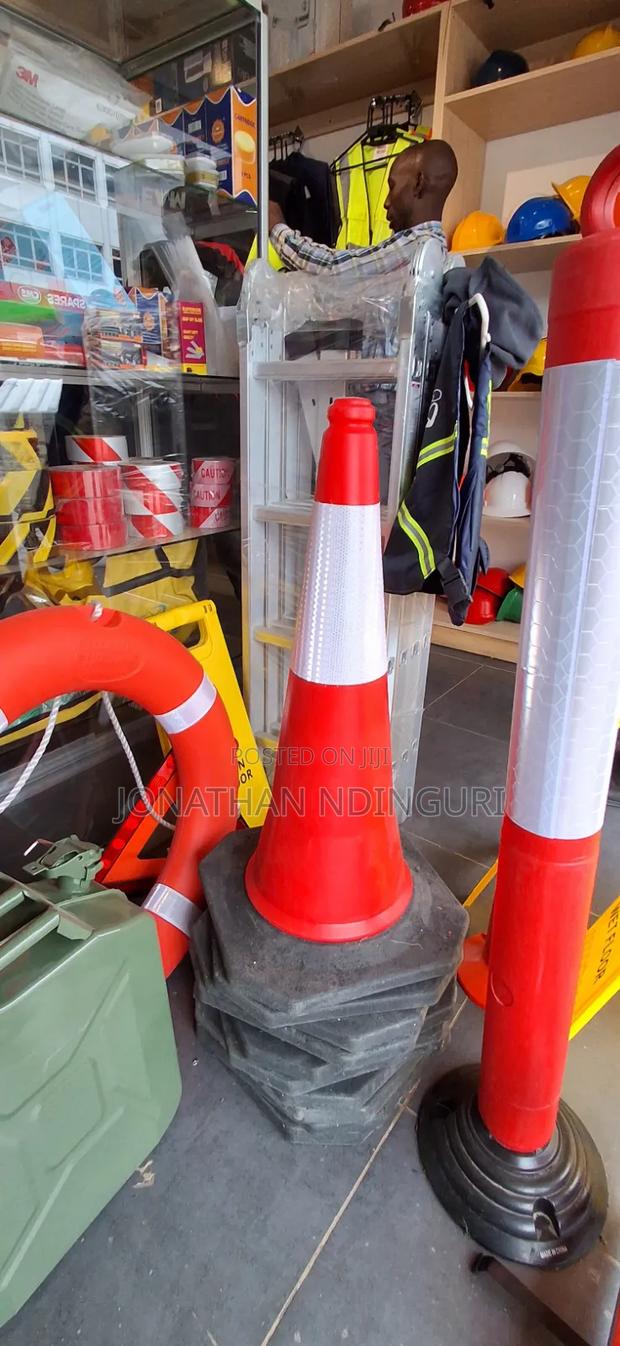 Safety Cone – High-Visibility Traffic Cone - thumbnail 2
