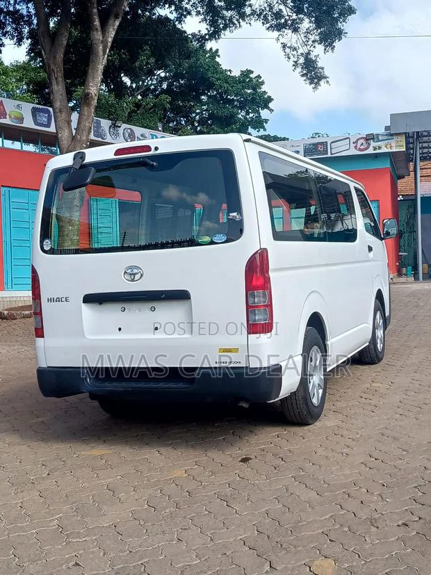 Toyota HiAce 2018 White - thumbnail 2